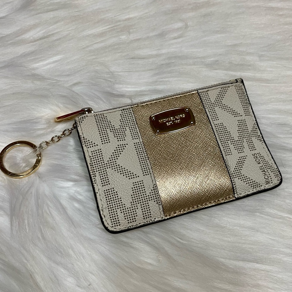 MICHAEL KORS GOLD LOGO CARD HOLDER/KEYCHAIN IN GUC
